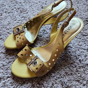 Via Uno tan sandals 4